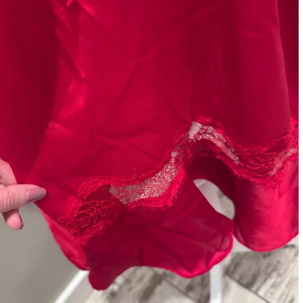 Victoria's Secret Red Satin Ruffle Bell Sleeve Robe Size Medium/Large‎